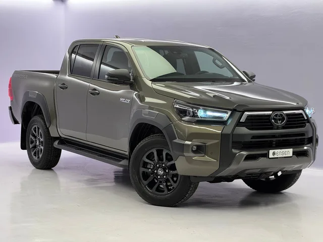 TOYOTA Hilux Double Cab.-Pick-up 2.8 D-4D MHEV 204 Invincible 4x4