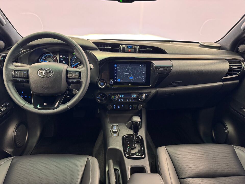 Hilux Double Cab.-Pick-up 2.8 D-4D MHEV 204 Invincible 4x4