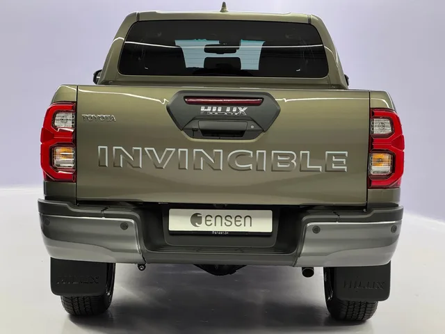 TOYOTA Hilux Double Cab.-Pick-up 2.8 D-4D MHEV 204 Invincible 4x4