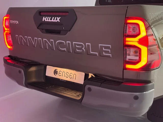 TOYOTA Hilux Double Cab.-Pick-up 2.8 D-4D MHEV 204 Invincible 4x4