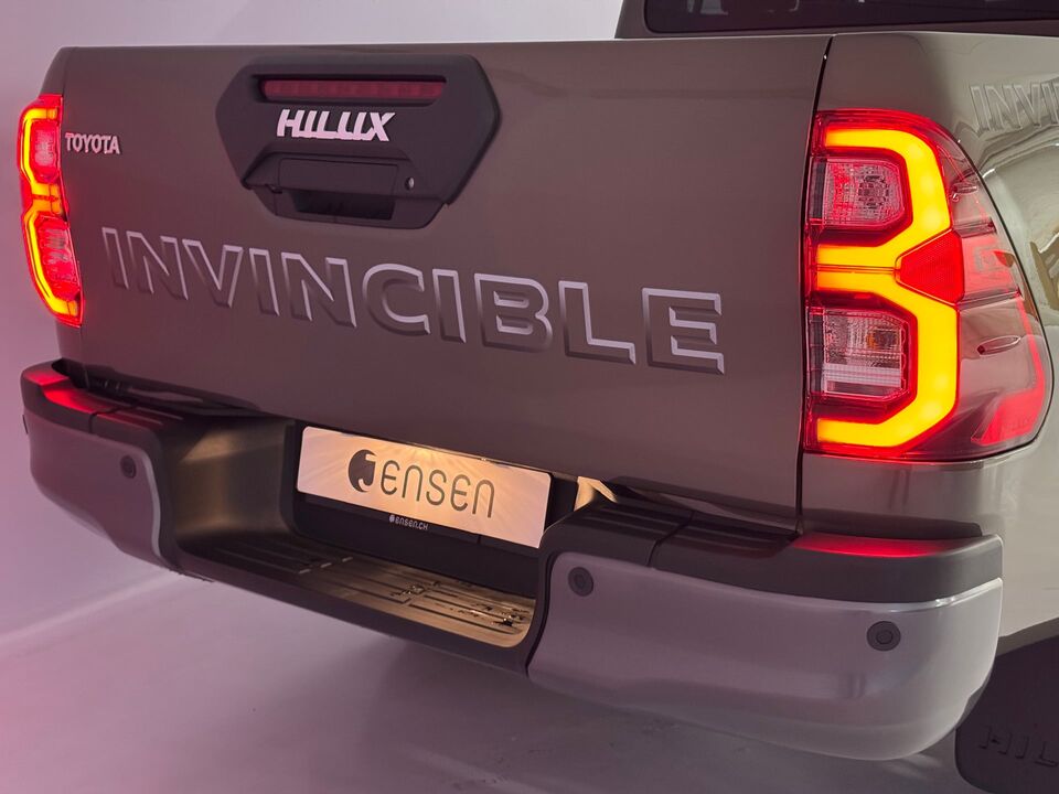 Hilux Double Cab.-Pick-up 2.8 D-4D MHEV 204 Invincible 4x4