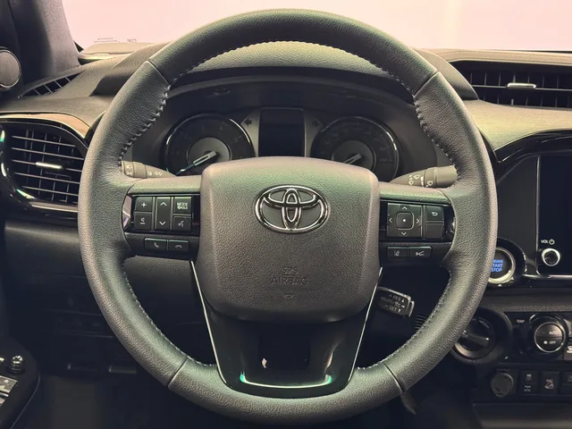 TOYOTA Hilux Double Cab.-Pick-up 2.8 D-4D MHEV 204 Invincible 4x4