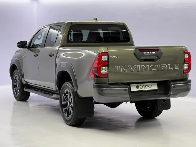 TOYOTA Hilux Double Cab.-Pick-up 2.8 D-4D MHEV 204 Invincible 4x4