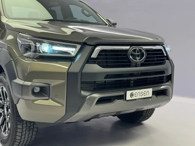 TOYOTA Hilux Double Cab.-Pick-up 2.8 D-4D MHEV 204 Invincible 4x4