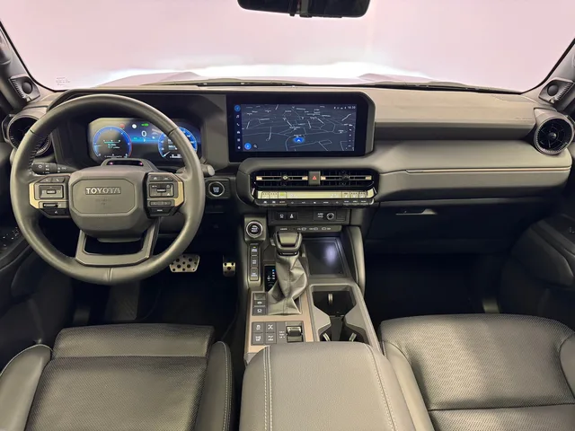 TOYOTA Land Cruiser 2.8 D 230 Invincible AWD
