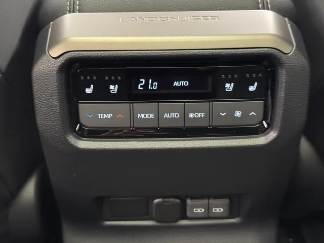 TOYOTA Land Cruiser 2.8 D 230 Invincible AWD