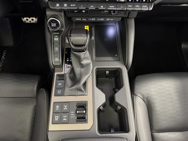 TOYOTA Land Cruiser 2.8 D 230 Invincible AWD