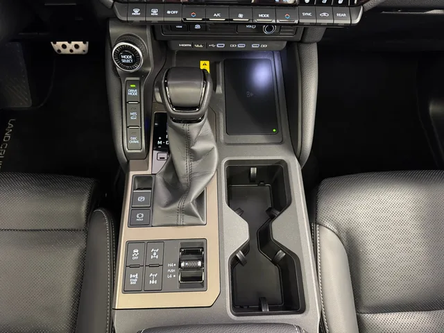 TOYOTA Land Cruiser 2.8 D 230 Invincible AWD