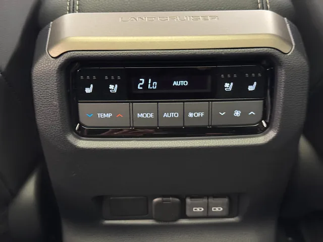 TOYOTA Land Cruiser 2.8 D 230 Invincible AWD