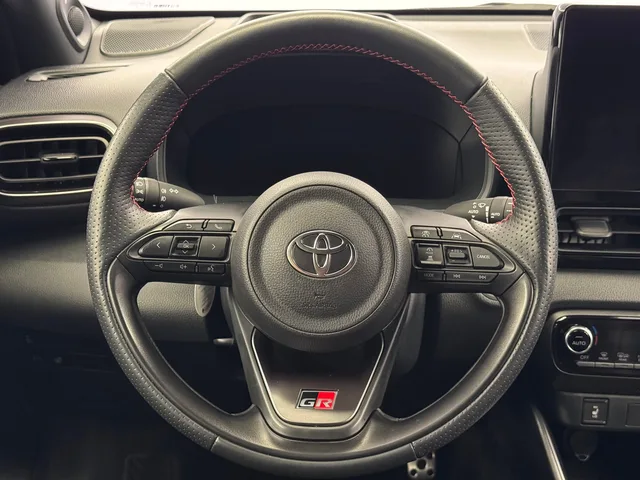 TOYOTA Yaris 1.5 VVT-i HSD GR Sport