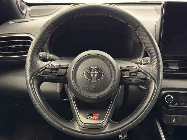 TOYOTA Yaris 1.5 VVT-i HSD GR Sport