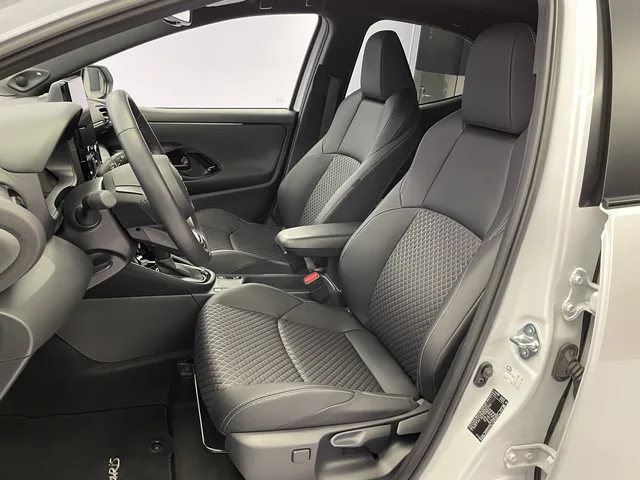 TOYOTA Yaris 1.5 VVT-i HSD Premium