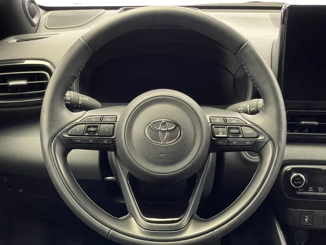TOYOTA Yaris 1.5 VVT-i HSD Premium