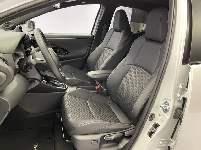 TOYOTA Yaris 1.5 VVT-i HSD Premium