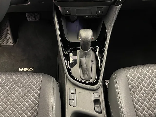 TOYOTA Yaris 1.5 VVT-i HSD Premium
