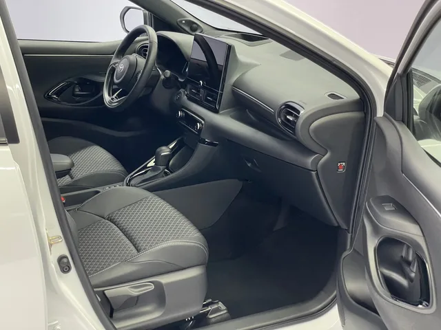 TOYOTA Yaris 1.5 VVT-i HSD Premium