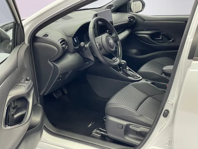 TOYOTA Yaris 1.5 VVT-i HSD Premium