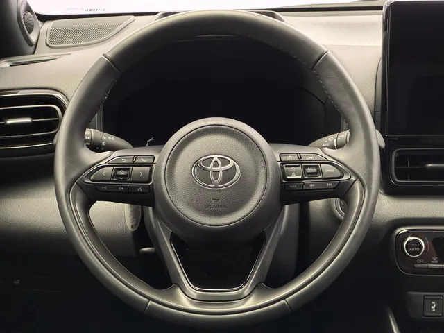 TOYOTA Yaris 1.5 VVT-i HSD Premium
