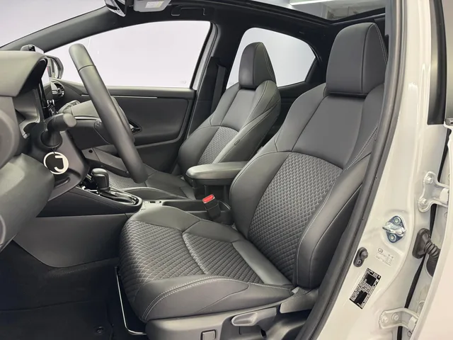 TOYOTA Yaris 1.5 VVT-i HSD Premium