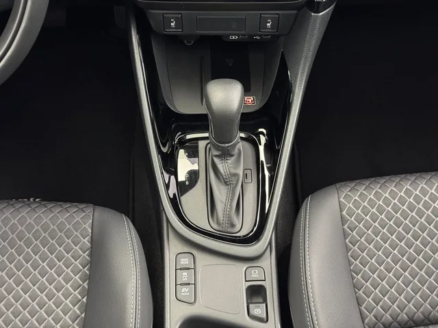 TOYOTA Yaris 1.5 VVT-i HSD Premium