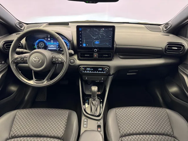 TOYOTA Yaris 1.5 VVT-i HSD Premium