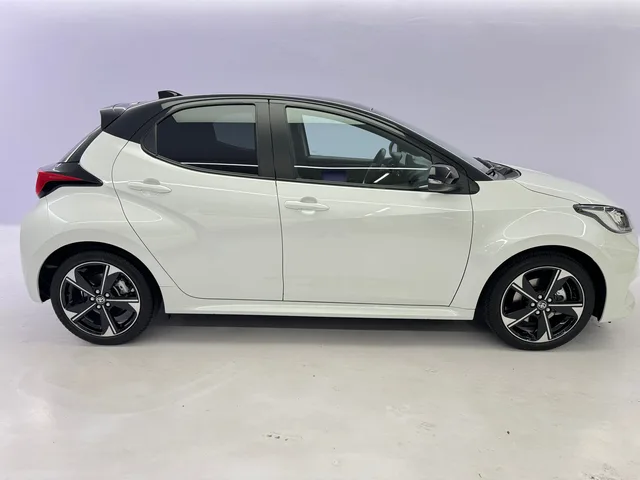 TOYOTA Yaris 1.5 VVT-i HSD Premium