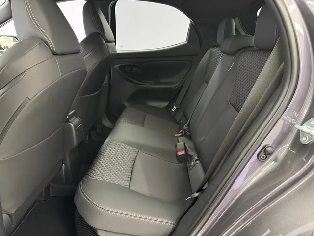 TOYOTA Yaris 1.5 VVT-i HSD Premium