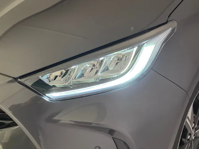 TOYOTA Yaris 1.5 VVT-i HSD Premium