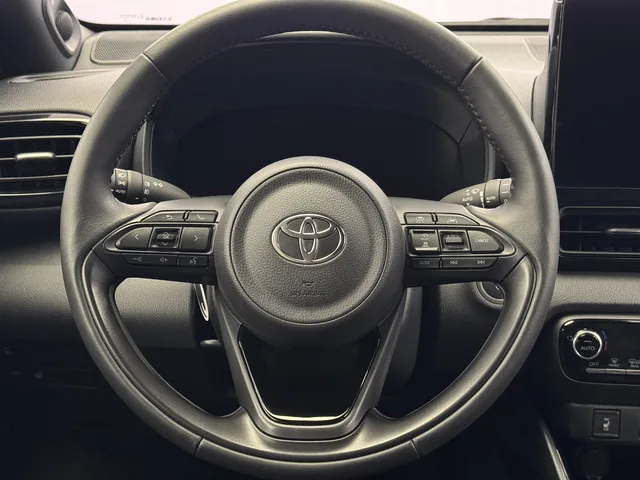 TOYOTA Yaris 1.5 VVT-i HSD Premium