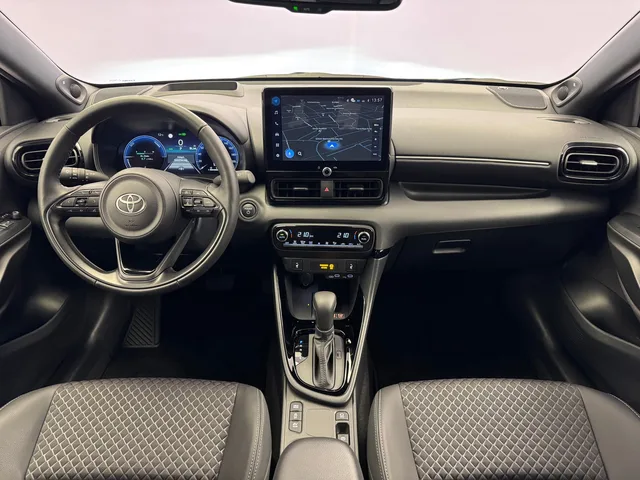 TOYOTA Yaris 1.5 VVT-i HSD Premium