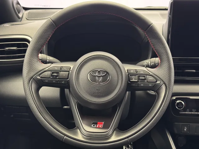 TOYOTA Yaris 1.5 VVT-i HSD GR Sport
