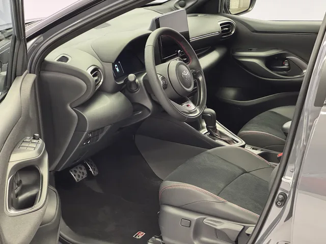TOYOTA Yaris 1.5 VVT-i HSD GR Sport