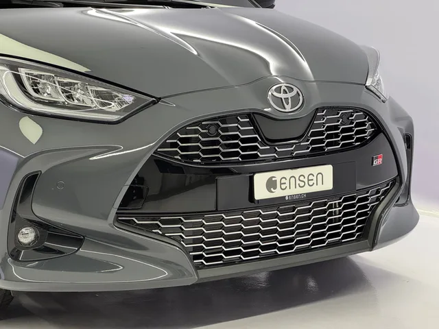 TOYOTA Yaris 1.5 VVT-i HSD GR Sport