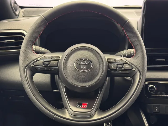 TOYOTA Yaris 1.5 VVT-i HSD GR Sport