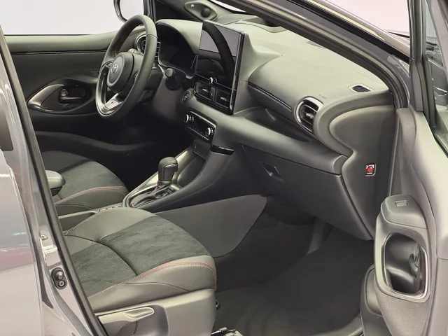 TOYOTA Yaris 1.5 VVT-i HSD GR Sport