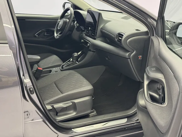 TOYOTA Yaris 1.5 VVT-i HSD Trend