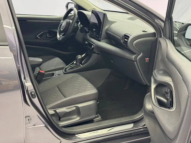 TOYOTA Yaris 1.5 VVT-i HSD Trend