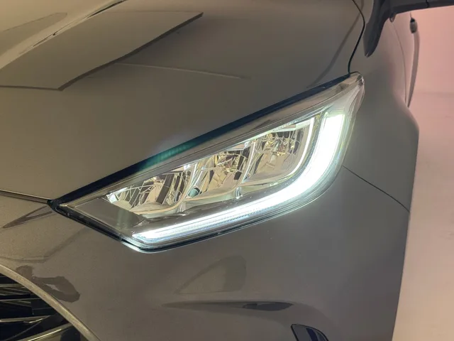 TOYOTA Yaris 1.5 VVT-i HSD Trend