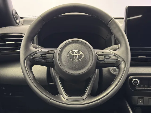 TOYOTA Yaris 1.5 VVT-i HSD Premium