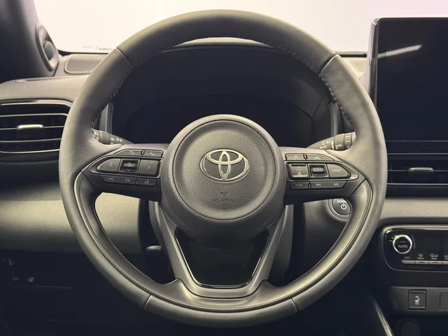 TOYOTA Yaris 1.5 VVT-i HSD Premium