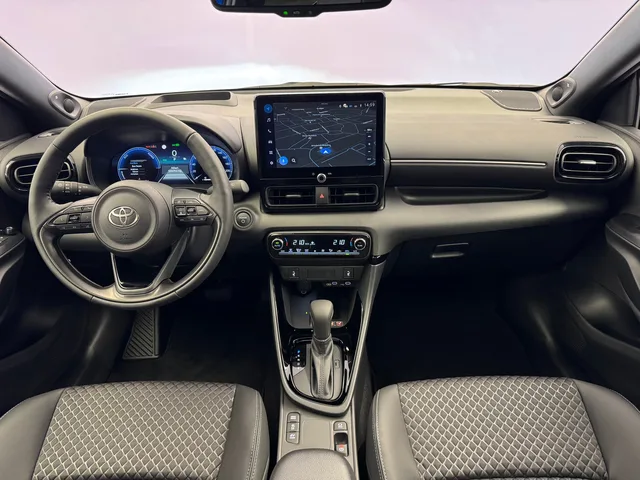 TOYOTA Yaris 1.5 VVT-i HSD Premium
