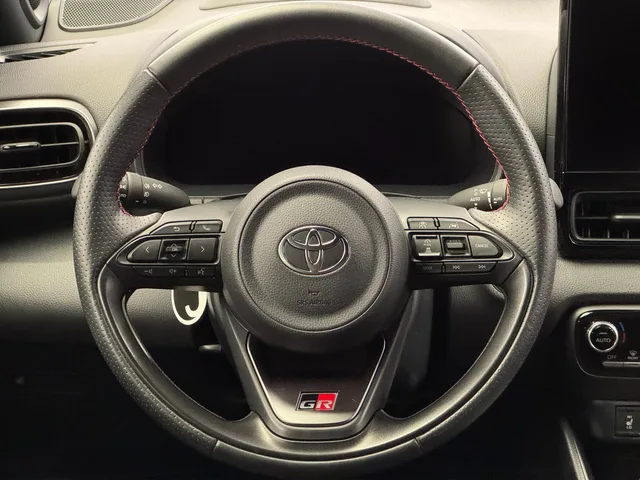 TOYOTA Yaris 1.5 VVT-i HSD GR Sport
