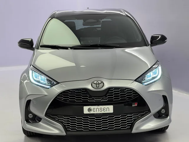 TOYOTA Yaris 1.5 VVT-i HSD GR Sport