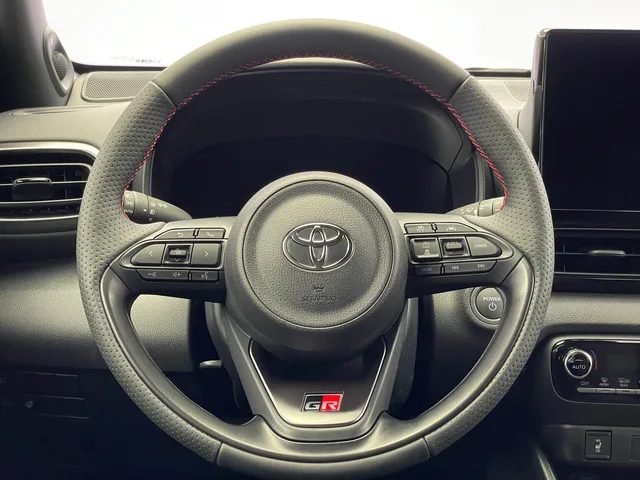 TOYOTA Yaris 1.5 VVT-i HSD GR Sport