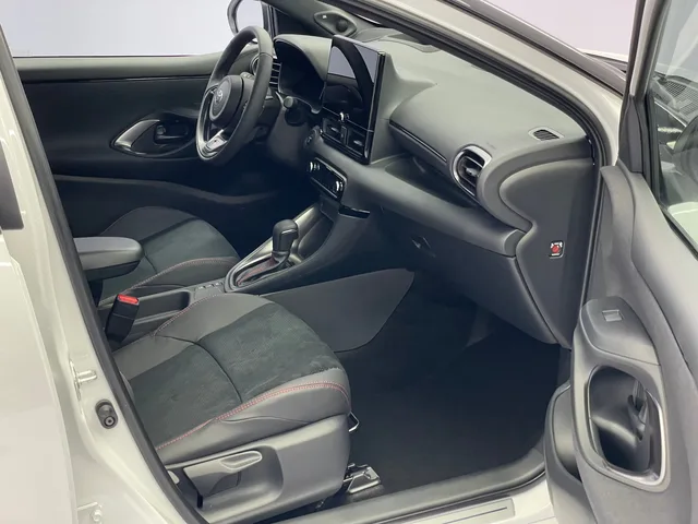 TOYOTA Yaris 1.5 VVT-i HSD GR Sport