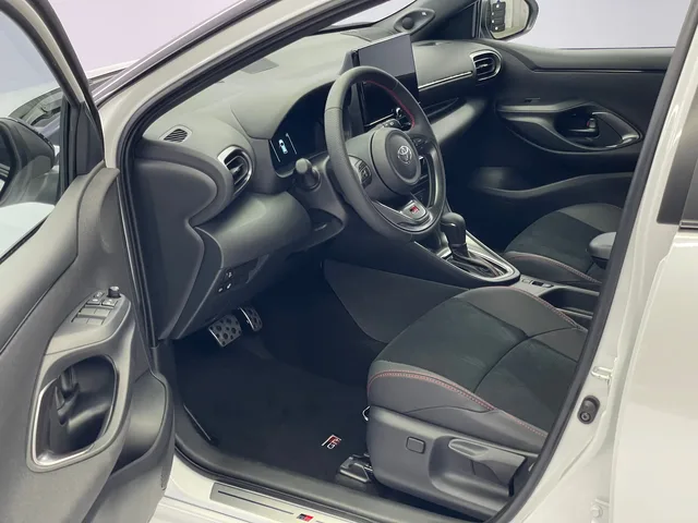 TOYOTA Yaris 1.5 VVT-i HSD GR Sport