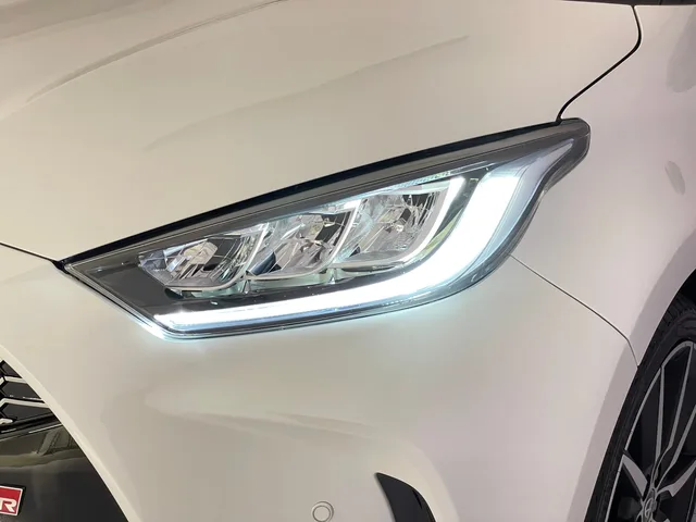 TOYOTA Yaris 1.5 VVT-i HSD GR Sport