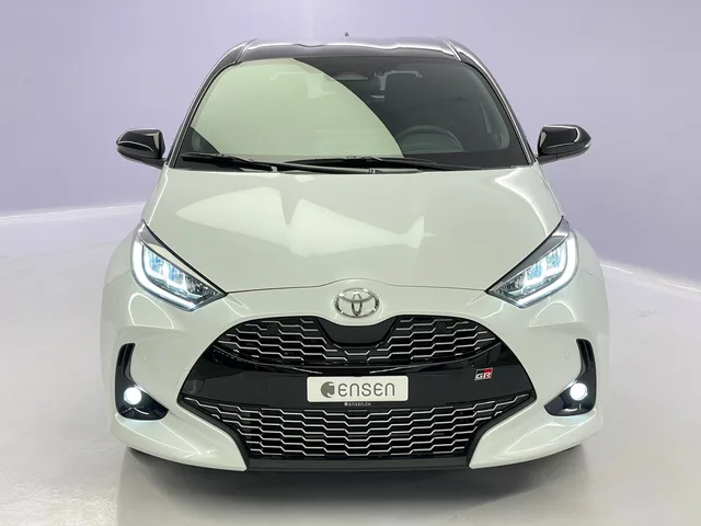 TOYOTA Yaris 1.5 VVT-i HSD GR Sport