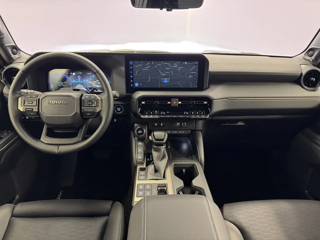TOYOTA Land Cruiser 2.8 D 48V Invincible AWD