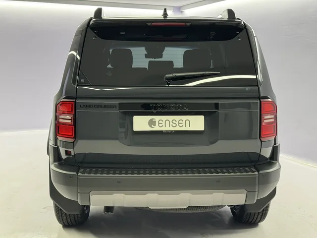 TOYOTA Land Cruiser 2.8 D 48V Invincible AWD